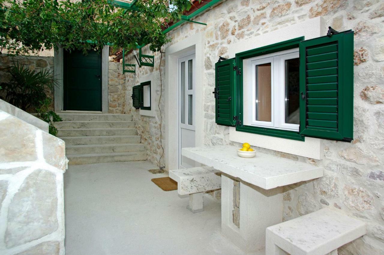Apartment Menego A2 Bol-Center, Croatia エクステリア 写真
